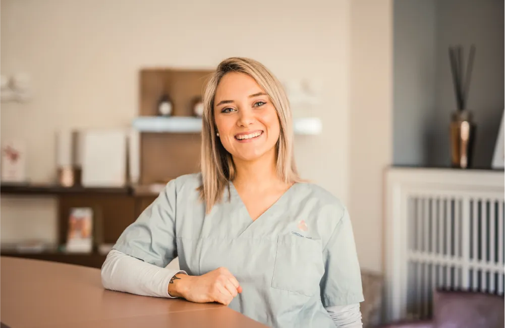 Christina Jost vom Praxisteam der Dermatologischen Privatpraxis Dr. Anna Brandenburg, Hamburg