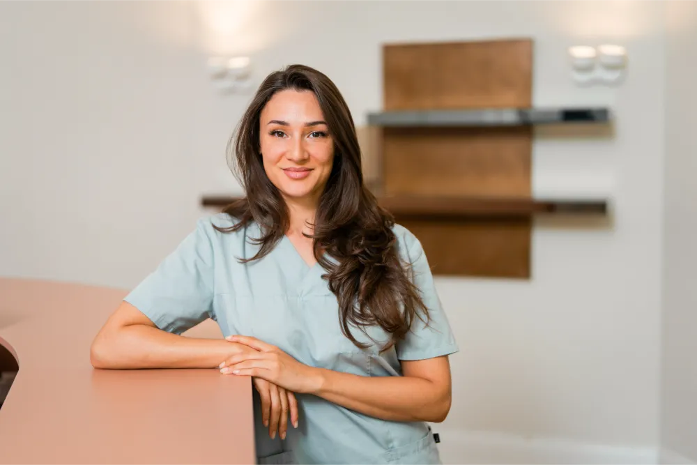 Rhony Derrico vom Team der Dermatologischen Privatpraxis Dr. Anna Brandenburg in Hamburg